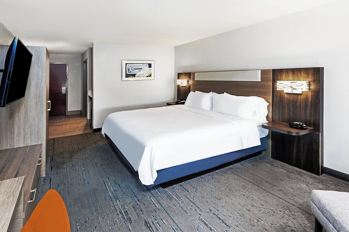 Room 13 of 40