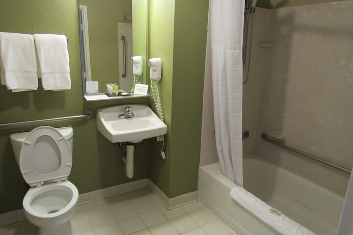 Super 8 by Wyndham New Cumberland