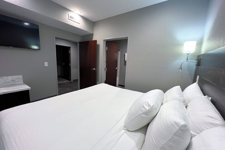 Room 52 of 91