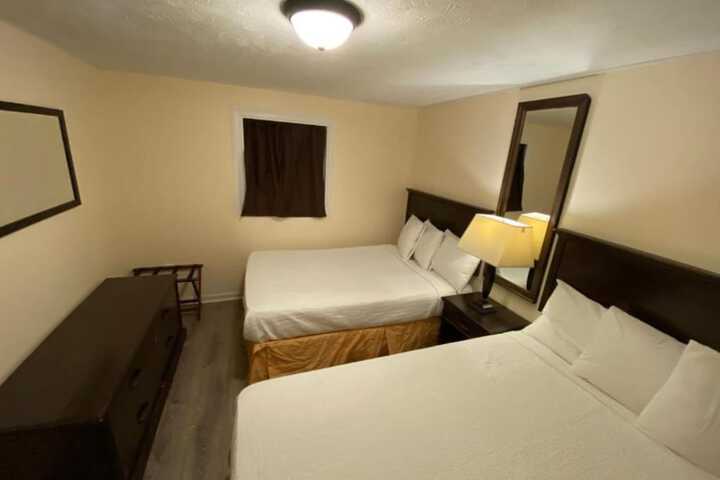 Room 17 of 34