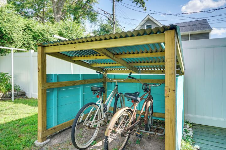 The 1818 Home w / Porch & Grill - 1 Mi to Beach!