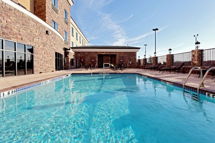 Pool 10 of 42