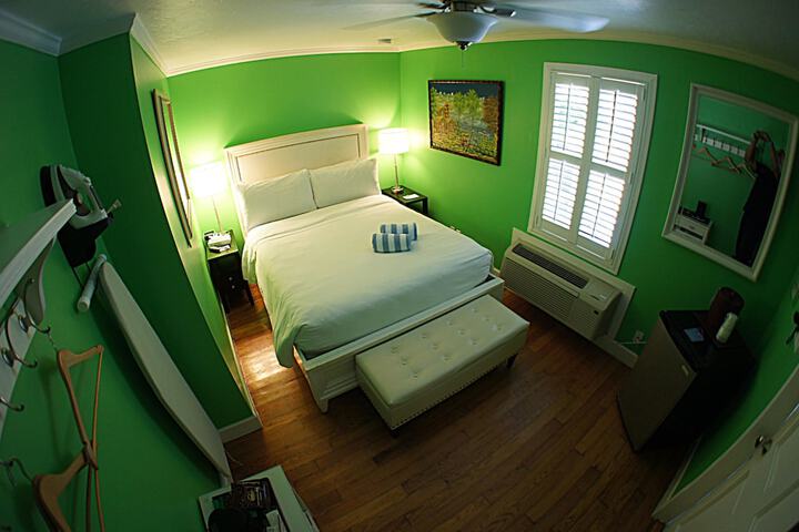 Room 73 of 91