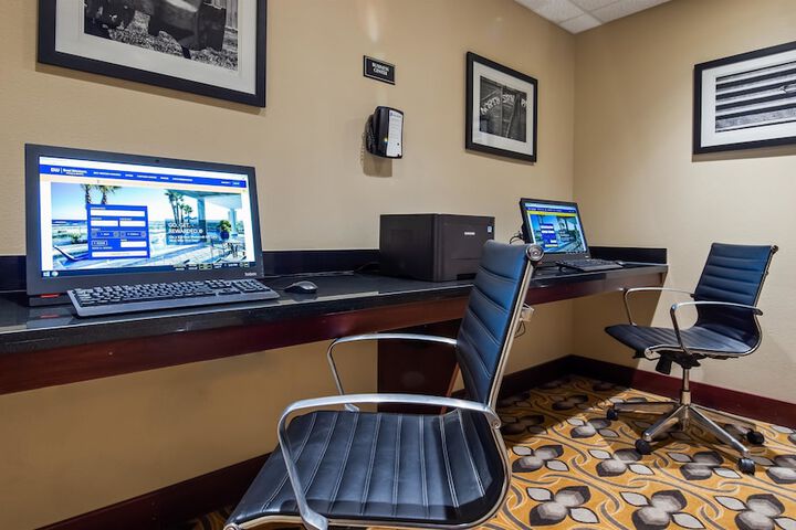Business Center 28 of 28