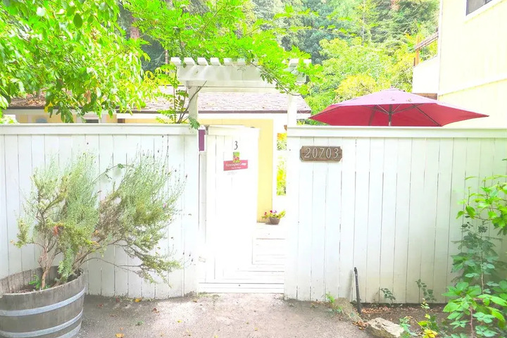 MONTE RIO COTTAGES
