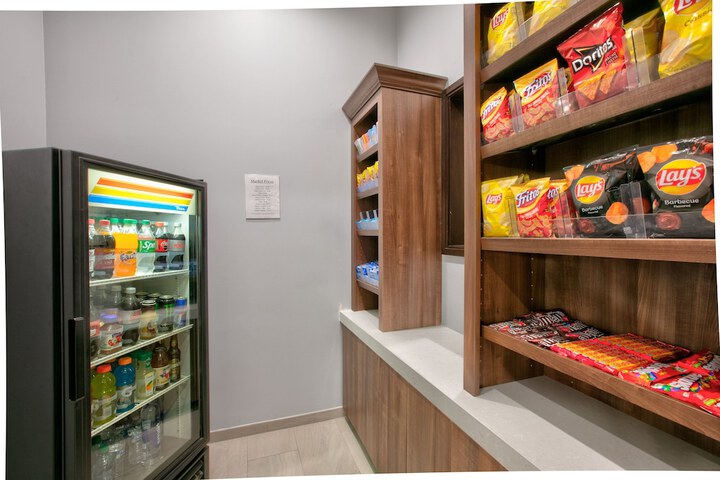 Holiday Inn Express & Suites North Dallas at Preston by IHG