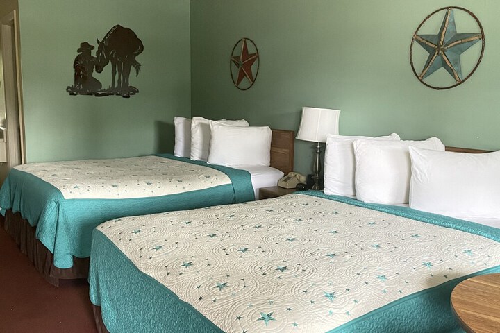 Room 32 of 43