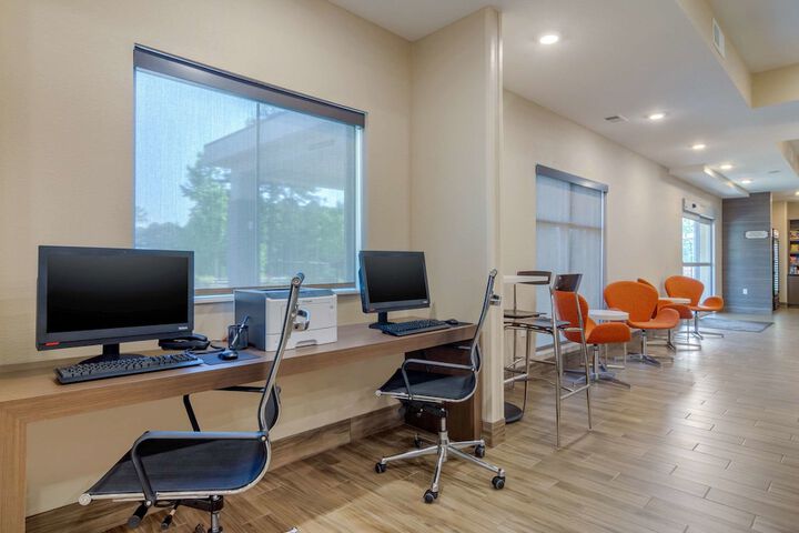 Business Center 27 of 27
