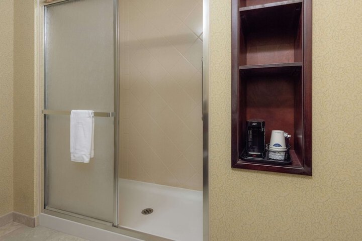 Room 21 of 98