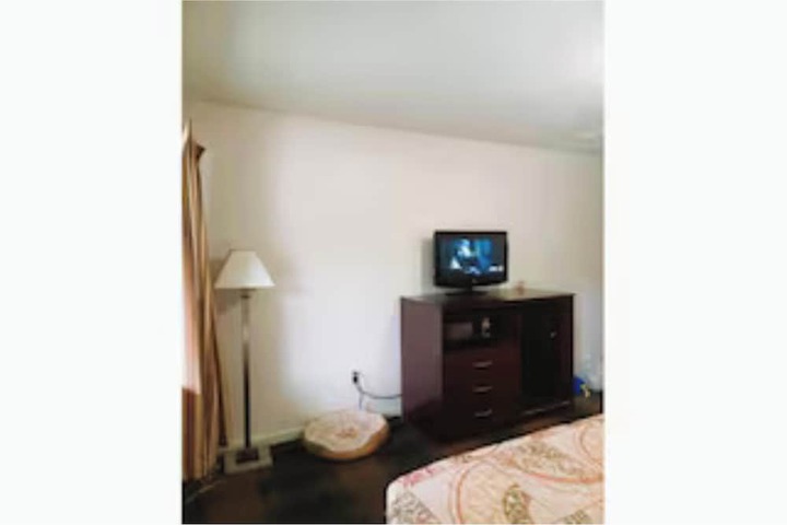 Room 11 of 12