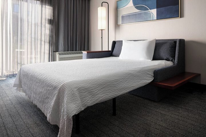 Courtyard by Marriott Bakersfield