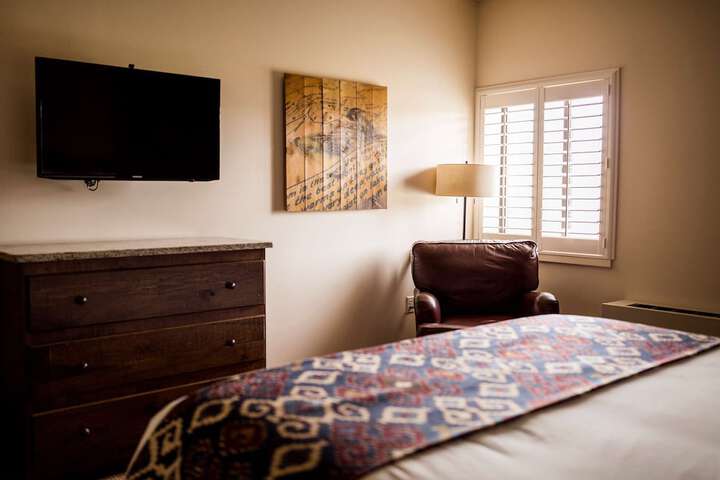 Room 56 of 215