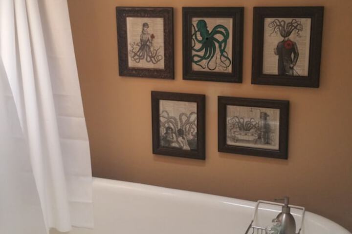 Room 32 of 46