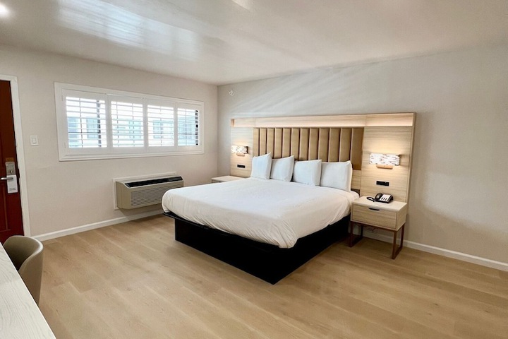 Room 7 of 15
