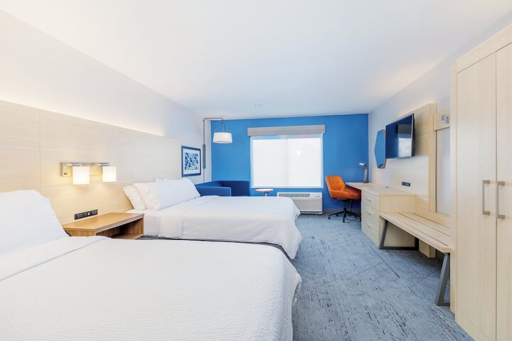 Holiday Inn Express & Suites Medford by IHG