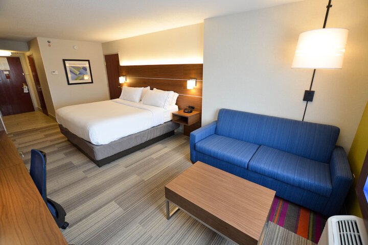 Room 7 of 35