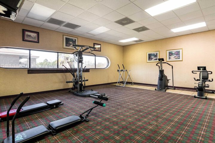 Econo Lodge Inn & Suites Conference Center