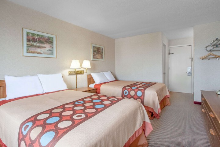 Room 16 of 19