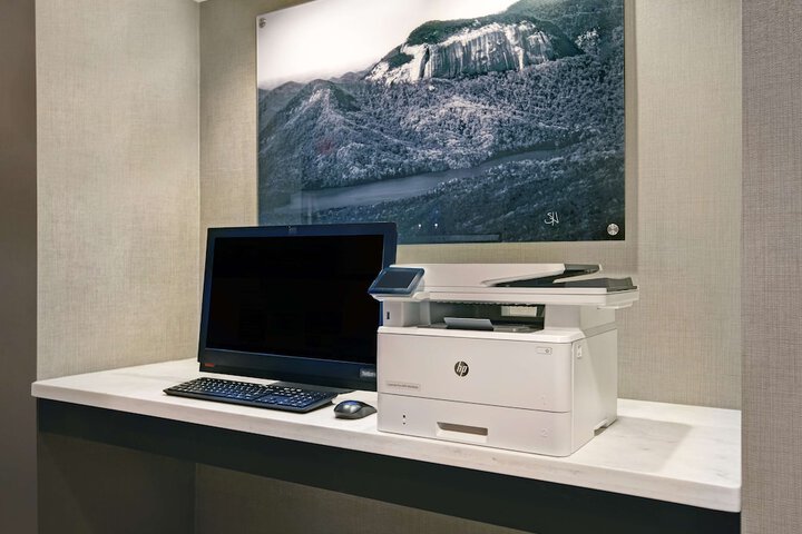 Business Center 36 of 36