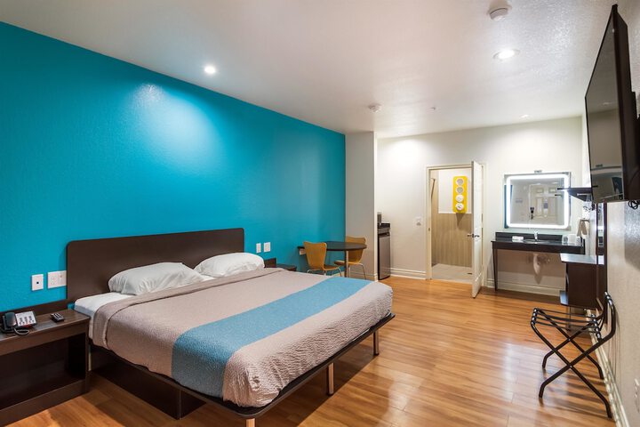 Room 19 of 39