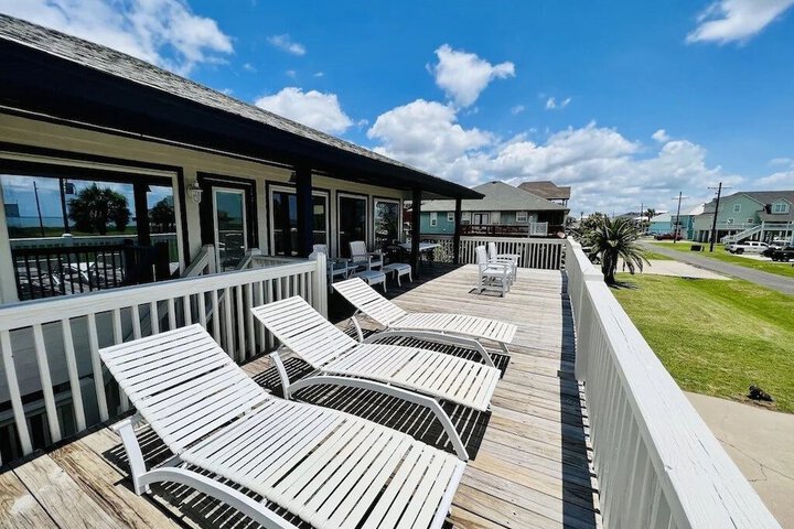Nashs Landing 3 Bedroom Home by RedAwning