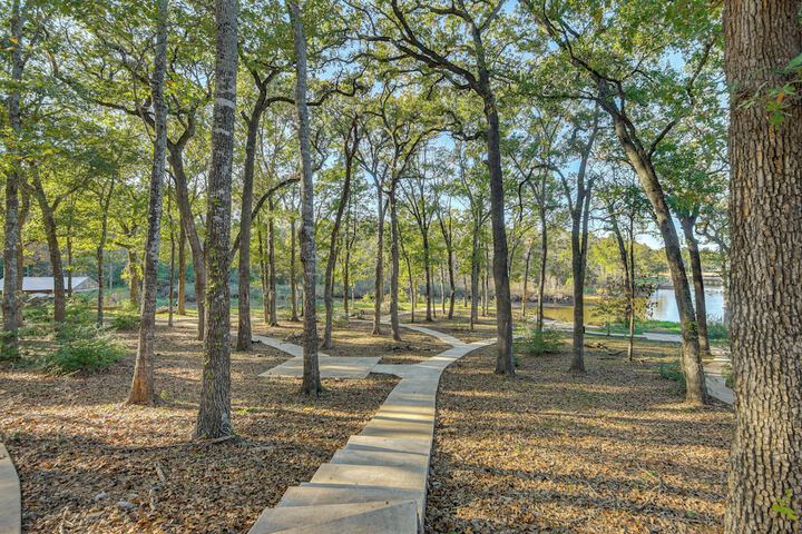 Game Room Trails! 30-acre Lakefront Streetman Gem