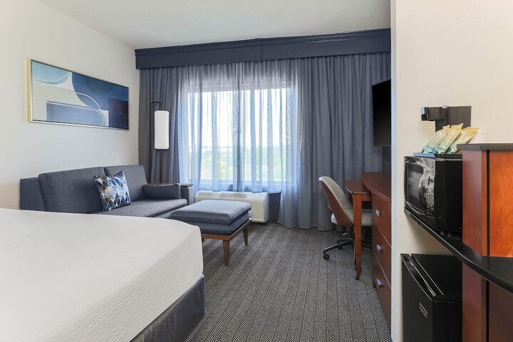 Room 15 of 39