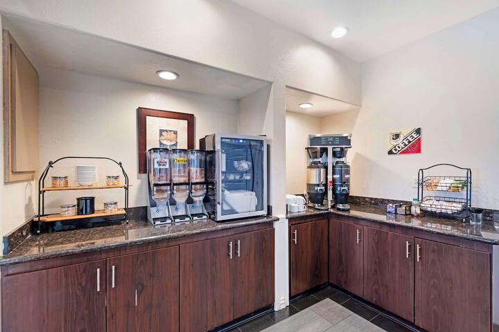 Best Western Plus Newport Mesa Inn