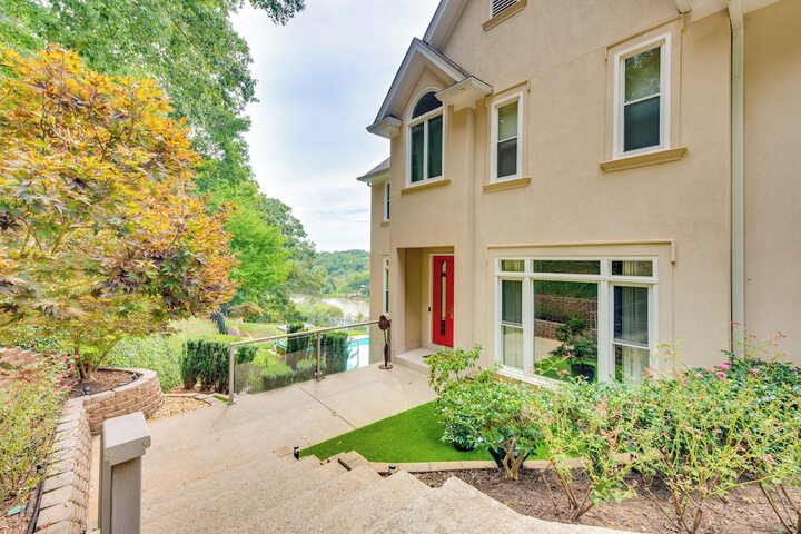Modern Retreat w / River View in Roswell!