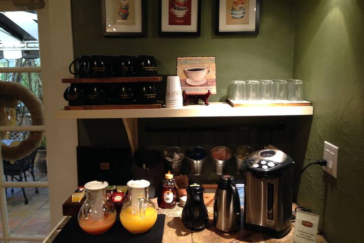 Breakfast/Coffee Service 73 of 80