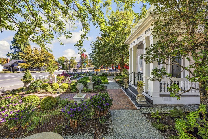 McCully House Inn