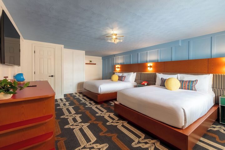 Driftaway Hotel and Pool