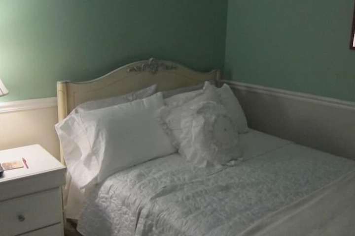 Room 8 of 32