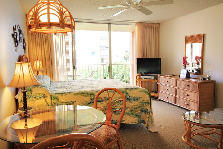 Room 9 of 16