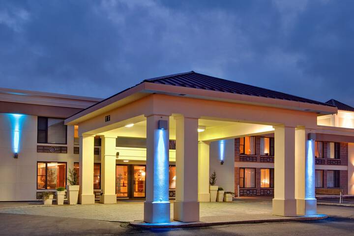 Hotel 5 of 71