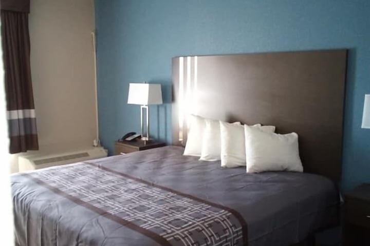 Room 6 of 34