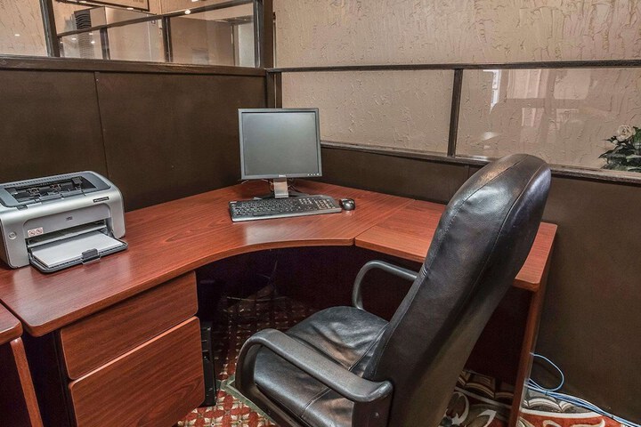 Business Center 32 of 35
