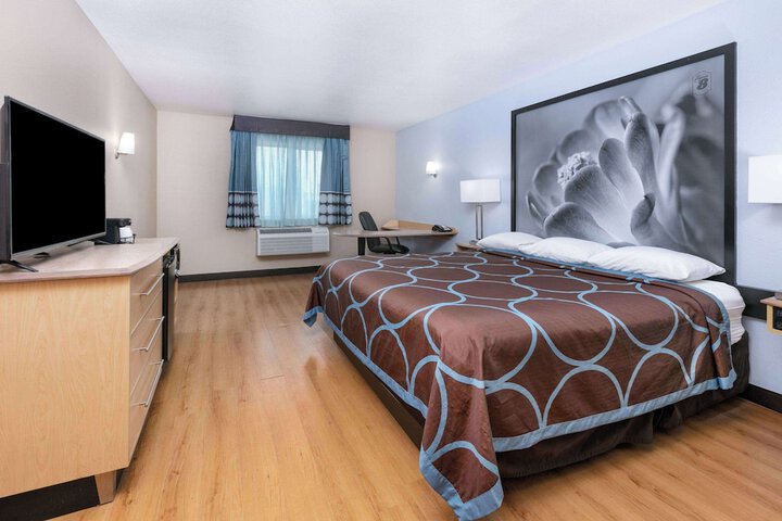 Room 11 of 39