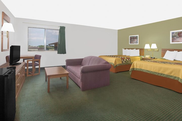 Room 32 of 45