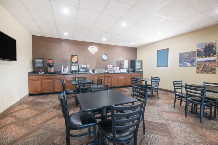 Super 8 by Wyndham Jamestown