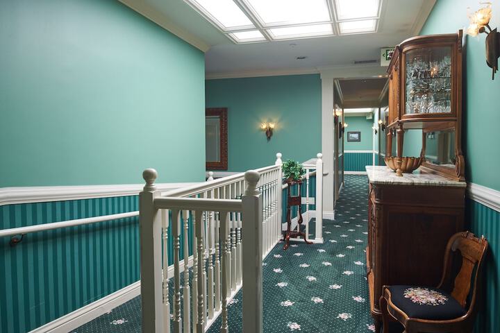 Ballroom/Hall 76 of 79