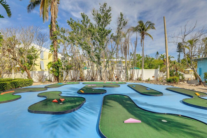 Gulf Getaway With Porch + Direct Beach Access!
