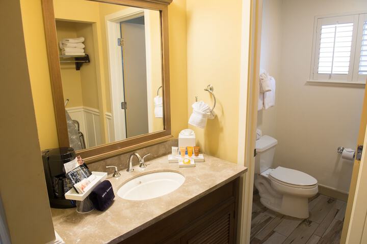 Lighthouse Lodge & Cottages