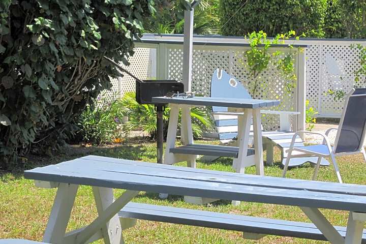 Tropical Winds Motel & Cottages