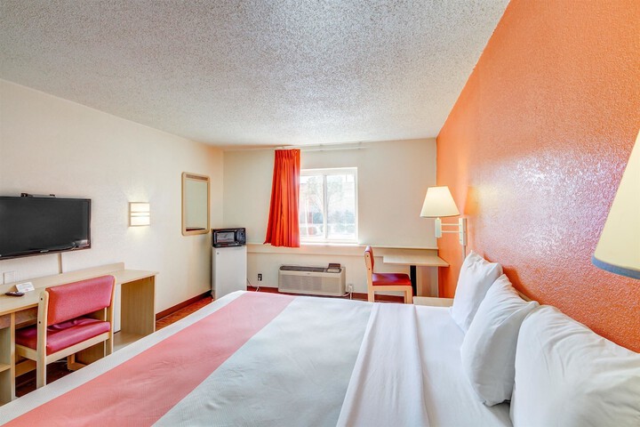 Room 18 of 29