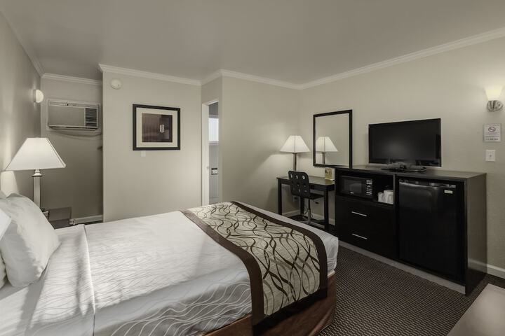 Room 16 of 40