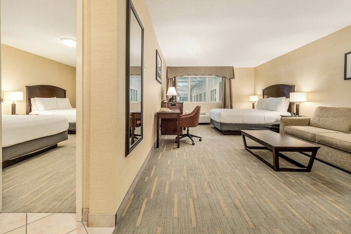 Room 45 of 200