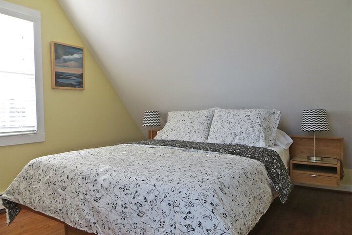 Room 8 of 18