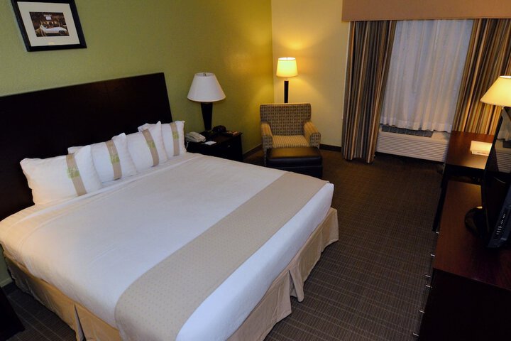 Room 10 of 40