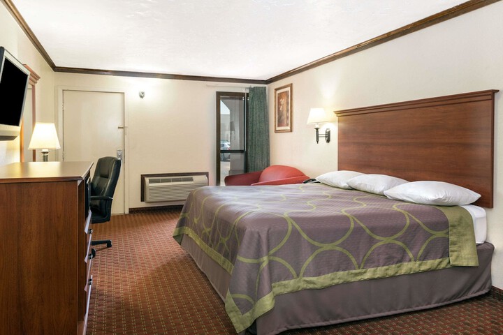 Room 10 of 13